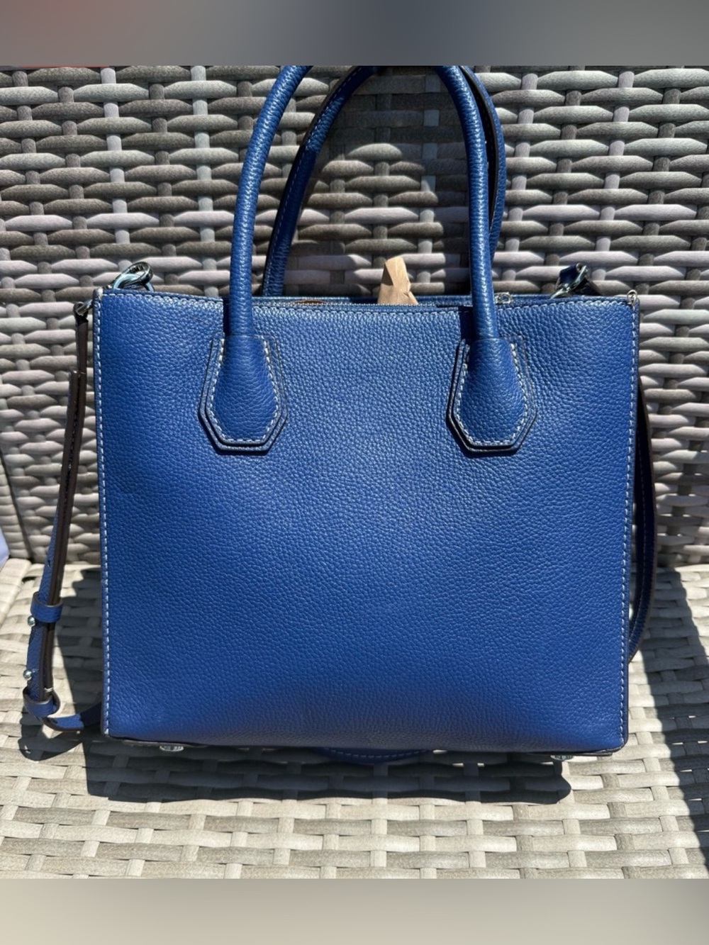 Michael Kors Mercer Medium Accordion Tote blue white striped straw-like material - Picture 4 of 8